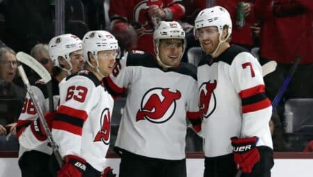 New Jersey Devils beat Arizona Coyotes 5-4 for 2nd in Metropolitan Division