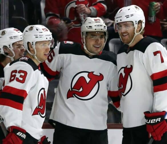 New Jersey Devils beat Arizona Coyotes 5-4 for 2nd in Metropolitan Division