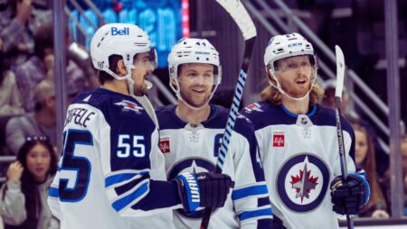 Winnipeg Jets sign Scheifele, Hellebuyck to 7-year contracts