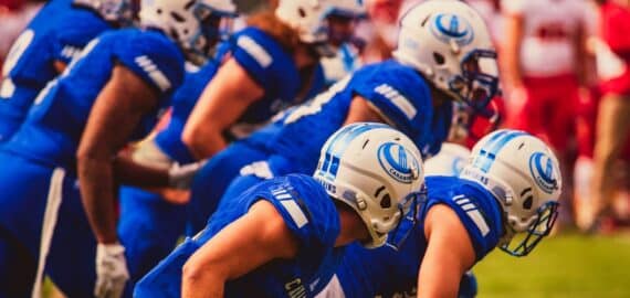 Montreal QB Jonathan Senecal wins Hec Crighton Trophy