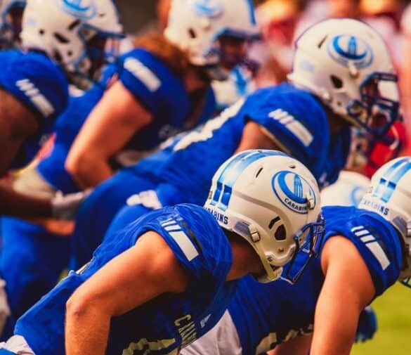 Montreal QB Jonathan Senecal wins Hec Crighton Trophy